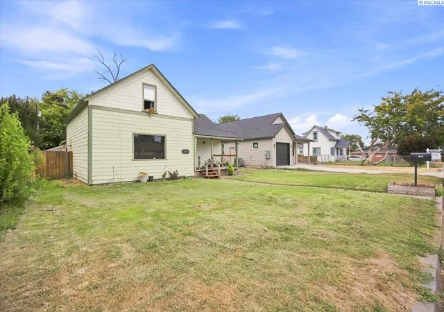 Photo 2 of Sale Pending at 1424 Grant Ave, Prosser, WA 99350 | MLS# PAC296268 | Listing updated on 2026-10-21