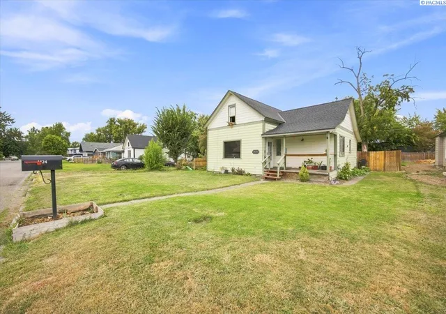 Photo 3 of Sale Pending at 1424 Grant Ave, Prosser, WA 99350 | MLS# PAC296268 | Listing updated on 2026-10-21