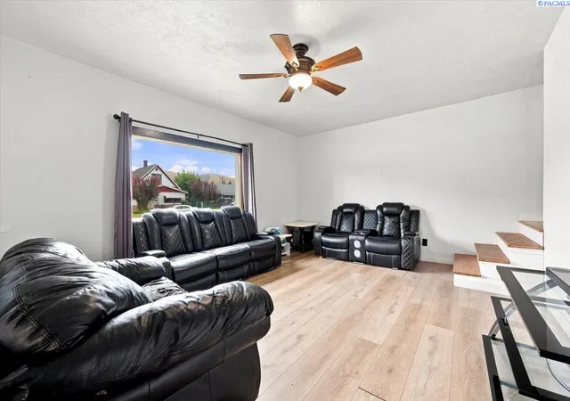 Photo 4 of Sale Pending at 1424 Grant Ave, Prosser, WA 99350 | MLS# PAC296268 | Listing updated on 2026-10-21