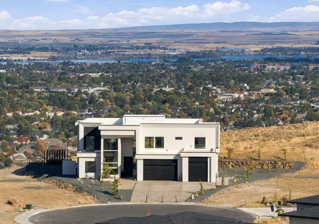 Photo 2 of Single family home for sale at 6910 W 22nd Avenue, Kennewick, WA 99338 | MLS# PAC296295 | Listing updated on 2026-10-29