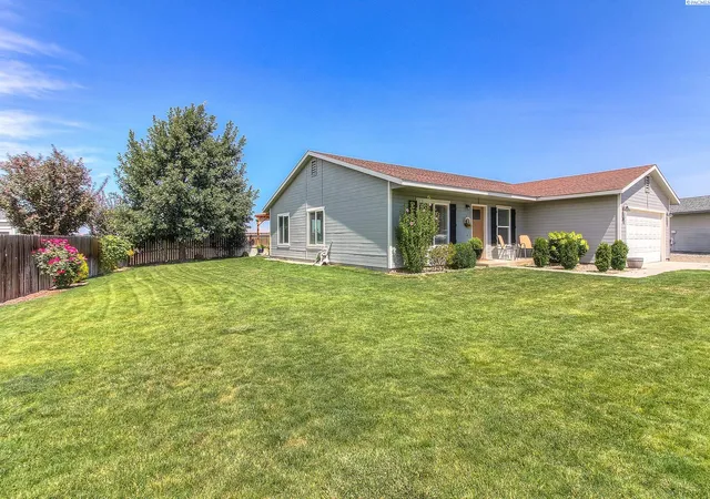 Photo 3 of Single family home for sale at 120 Sw Malibu Dr, Prosser, WA 99350 | MLS# PAC296300 | Listing updated on 2026-10-22