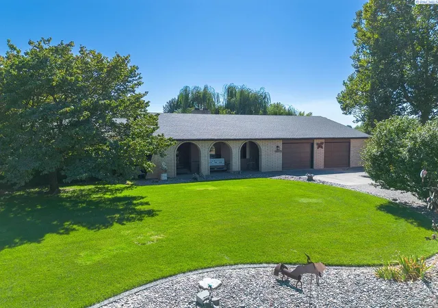 Photo 3 of Single family home for sale at 4922 W Argent Rd, Pasco, WA 99301 | MLS# PAC296303 | Listing updated on 2026-10-23