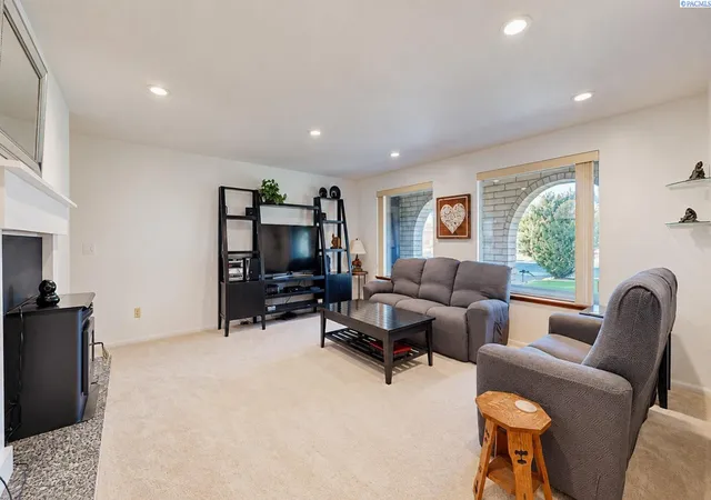 Photo 4 of Single family home for sale at 4922 W Argent Rd, Pasco, WA 99301 | MLS# PAC296303 | Listing updated on 2026-10-23