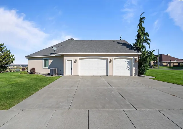 Photo 2 of Single family home for sale at 934 Allenwhite Dr, Richland, WA 99352 | MLS# PAC296315 | Listing updated on 2026-10-28