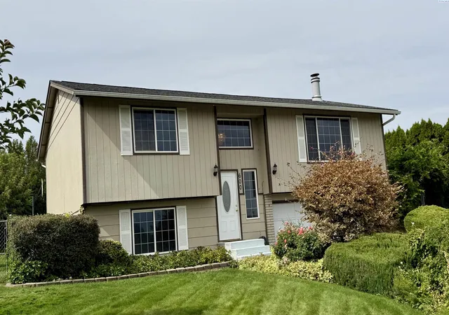 Photo 2 of Sale Pending at 600 Westwind Dr, Zillah, WA 98953 | MLS# PAC296320 | Listing updated on 2026-10-17