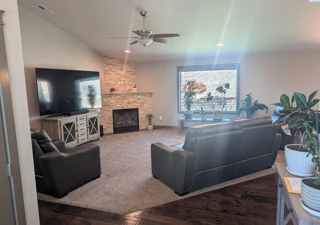 Photo 3 of Single family home for sale at 3802 Cook Ln, Pasco, WA 99301 | MLS# PAC296326 | Listing updated on 2026-10-27