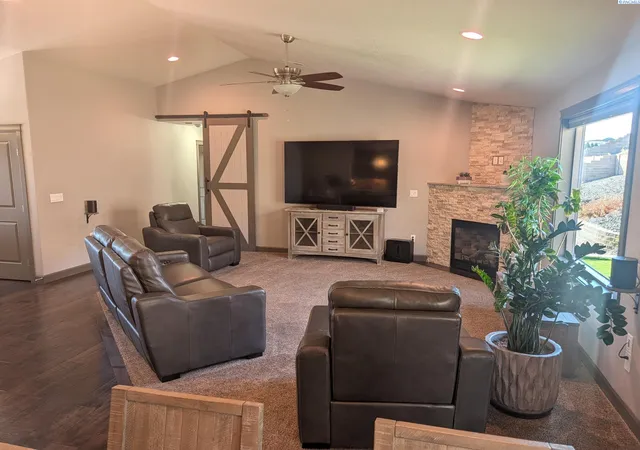 Photo 4 of Single family home for sale at 3802 Cook Ln, Pasco, WA 99301 | MLS# PAC296326 | Listing updated on 2026-10-27