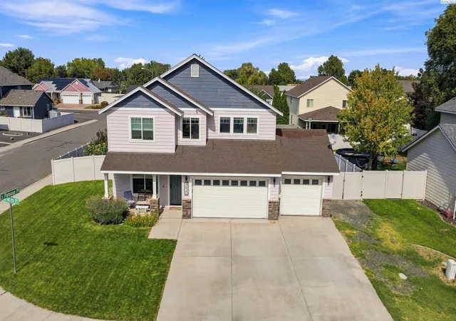 Photo 3 of Single family home for sale at 1520 W 40th Place, Kennewick, WA 99337 | MLS# PAC296327 | Listing updated on 2026-10-17