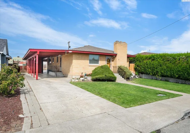 Photo 3 of Single family home for sale at 1823 W Brown St, Pasco, WA 99301 | MLS# PAC296346 | Listing updated on 2026-10-17