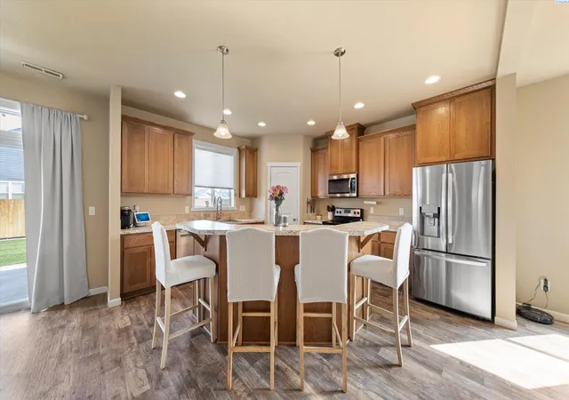 Photo 2 of Single family home for sale at 3817 Des Moines Ln, Pasco, WA 99301 | MLS# PAC296372 | Listing updated on 2026-10-23