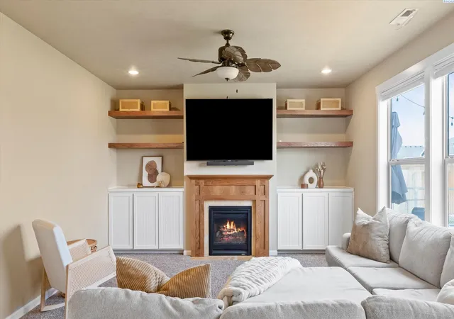 Photo 3 of Single family home for sale at 3817 Des Moines Ln, Pasco, WA 99301 | MLS# PAC296372 | Listing updated on 2026-10-23