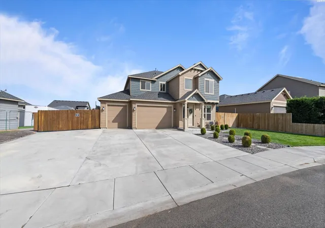 Photo 4 of Single family home for sale at 3817 Des Moines Ln, Pasco, WA 99301 | MLS# PAC296372 | Listing updated on 2026-10-23