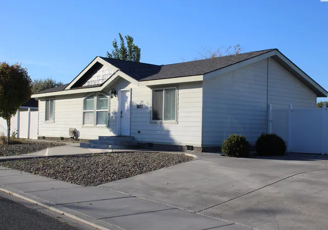 Photo 1 of Manufactured home for sale at 602 New Gate Dr, Prosser, WA 99350 | MLS# PAC296373 | Listing updated on 2026-10-17