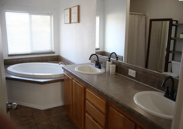 Photo 4 of Manufactured home for sale at 602 New Gate Dr, Prosser, WA 99350 | MLS# PAC296373 | Listing updated on 2026-10-17
