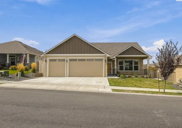 Photo 1 of Single family home for sale at 3742 S Van Buren Pl, Kennewick, WA 99338 | MLS# PAC296375 | Listing updated on 2026-10-22