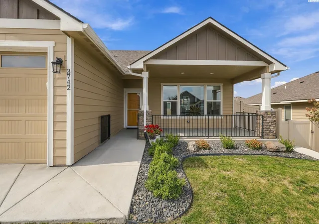 Photo 3 of Single family home for sale at 3742 S Van Buren Pl, Kennewick, WA 99338 | MLS# PAC296375 | Listing updated on 2026-10-23