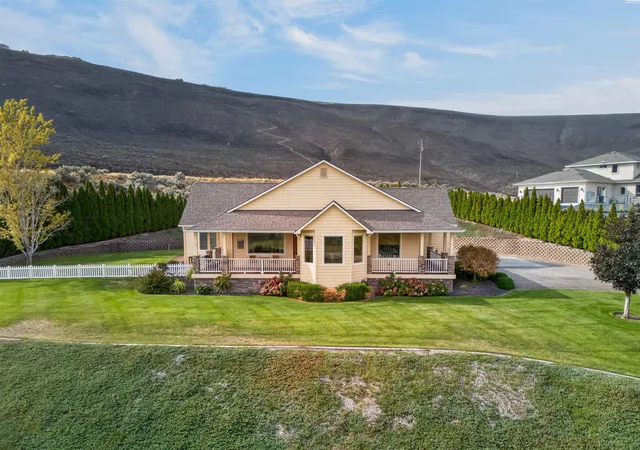 Photo 4 of Sale Pending at 30436 S 984 Prairie SE, Kennewick, WA 99338 | MLS# PAC296384 | Listing updated on 2026-10-21