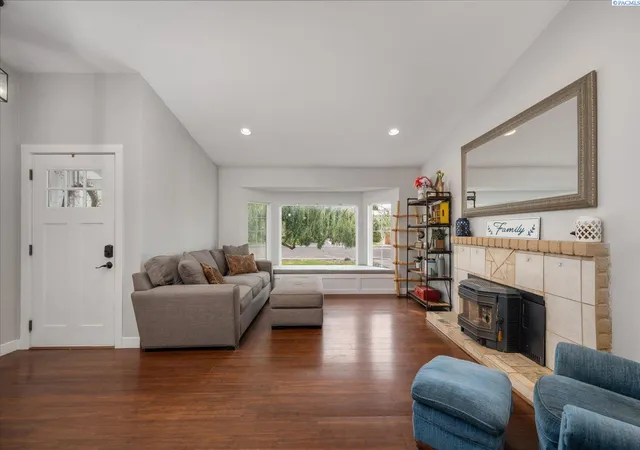 Photo 2 of Single family home for sale at 3009 S Yelm St, Kennewick, WA 99337 | MLS# PAC296394 | Listing updated on 2026-10-19