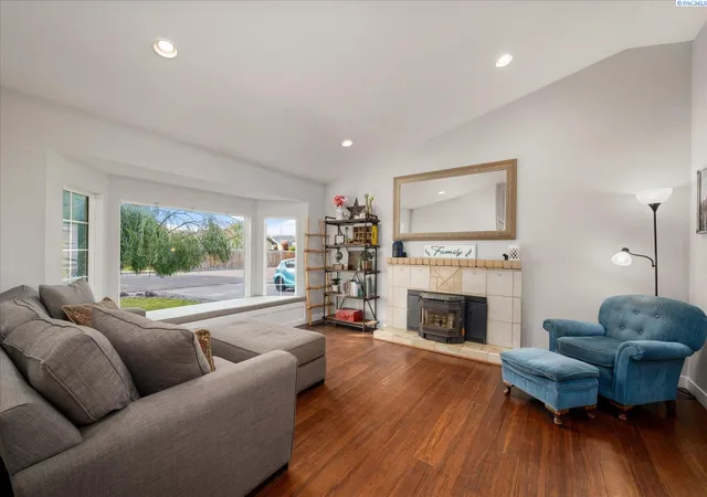 Photo 3 of Single family home for sale at 3009 S Yelm St, Kennewick, WA 99337 | MLS# PAC296394 | Listing updated on 2026-10-19