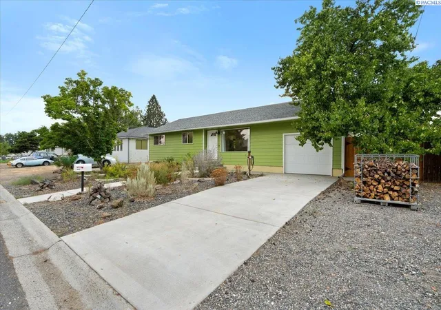 Photo 4 of Single family home for sale at 2035 Blue Ave, Richland, WA 99354 | MLS# PAC296405 | Listing updated on 2026-10-14