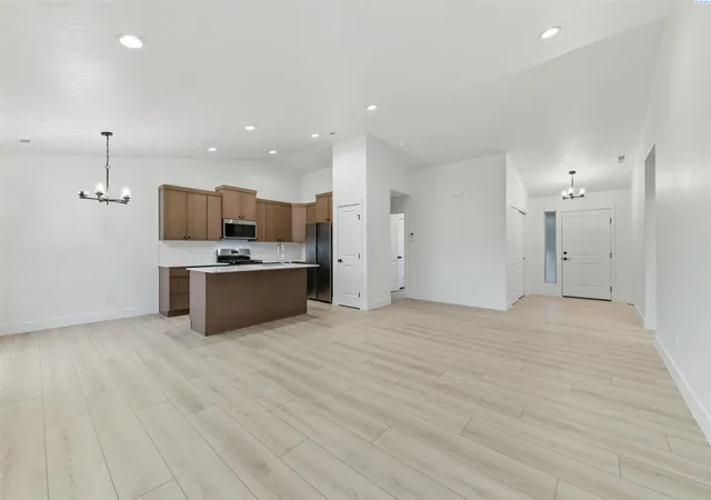 Photo 4 of Single family home for sale at 10020 Sunset Trl, Pasco, WA 99301 | MLS# PAC296406 | Listing updated on 2026-10-23