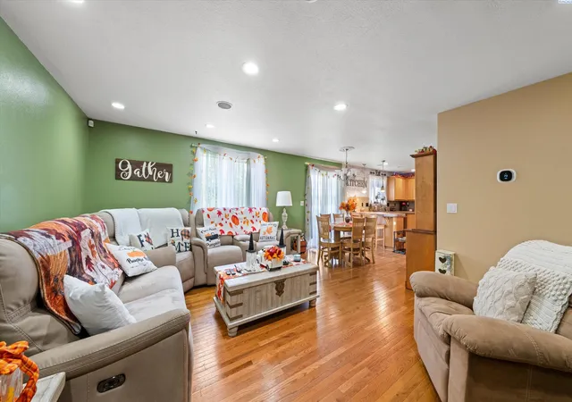 Photo 3 of Single family home for sale at 5611 Mckinley Ct, Pasco, WA 99301 | MLS# PAC296472 | Listing updated on 2026-10-22