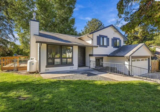 Photo 3 of Sale Pending at 525 Doubletree Ct, Richland, WA 99354 | MLS# PAC296473 | Listing updated on 2026-10-21