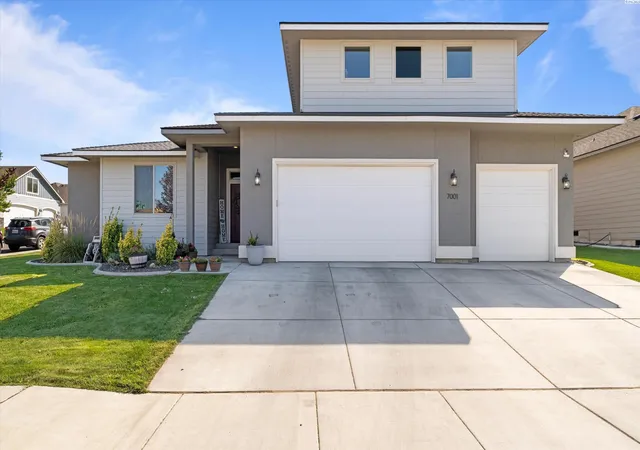 Photo 1 of Single family home for sale at 7001 W 32nd Avenue, Kennewick, WA 99338 | MLS# PAC296486 | Listing updated on 2026-10-20