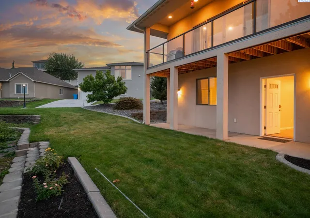 Photo 2 of Sale Pending at 1942 Sky Meadow Ave, Richland, WA 99352 | MLS# PAC296487 | Listing updated on 2026-10-22