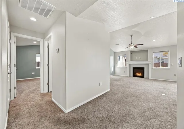 Photo 3 of Sale Pending at 6914 Yellowstone Dr, Pasco, WA 99301 | MLS# PAC296499 | Listing updated on 2026-10-23