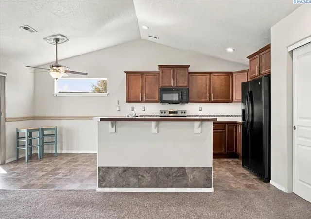 Photo 4 of Sale Pending at 6914 Yellowstone Dr, Pasco, WA 99301 | MLS# PAC296499 | Listing updated on 2026-10-23