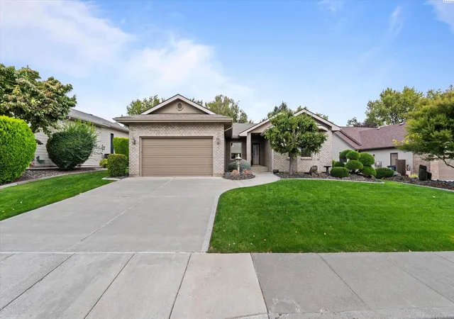 Photo 2 of Single family home for sale at 3200 S Johnson Pl, Kennewick, WA 99337 | MLS# PAC296510 | Listing updated on 2026-10-23