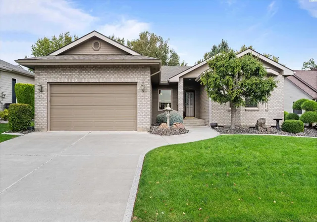 Photo 3 of Single family home for sale at 3200 S Johnson Pl, Kennewick, WA 99337 | MLS# PAC296510 | Listing updated on 2026-10-23