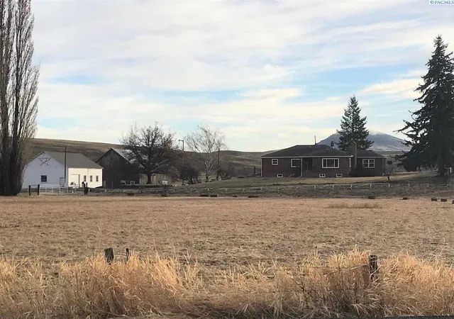 Photo 1 of Single family home for sale at 4052 Oakesdale Rd, Oakesdale, WA 99158 | MLS# PAC296531 | Listing updated on 2026-10-20