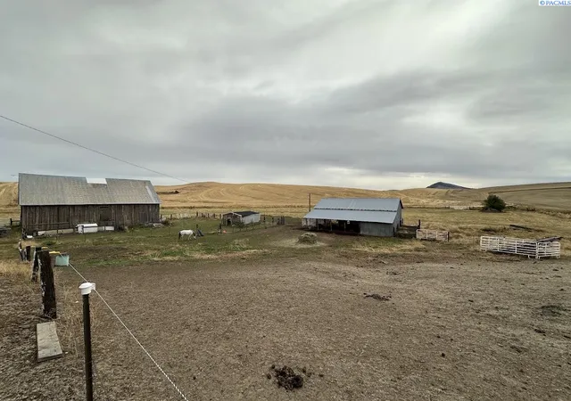 Photo 2 of Single family home for sale at 4052 Oakesdale Rd, Oakesdale, WA 99158 | MLS# PAC296531 | Listing updated on 2026-10-20