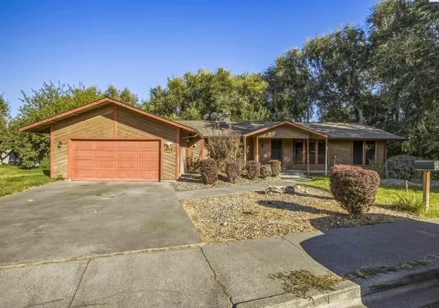 Photo 2 of Single family home for sale at 815 S Anderson St, Kennewick, WA 99336 | MLS# PAC296540 | Listing updated on 2026-10-27