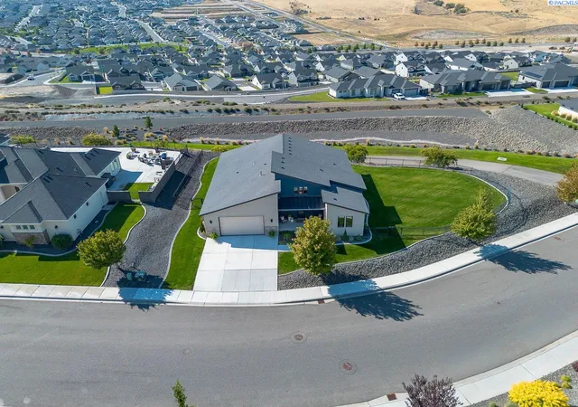 Photo 2 of Single family home for sale at 7095 W 23rd Avenue, Kennewick, WA 99338 | MLS# PAC296550 | Listing updated on 2026-10-16