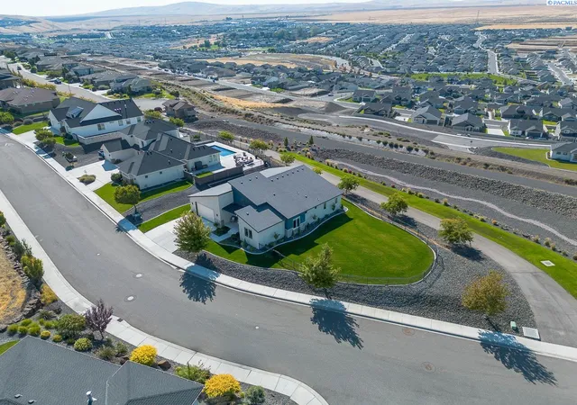 Photo 3 of Single family home for sale at 7095 W 23rd Avenue, Kennewick, WA 99338 | MLS# PAC296550 | Listing updated on 2026-10-16