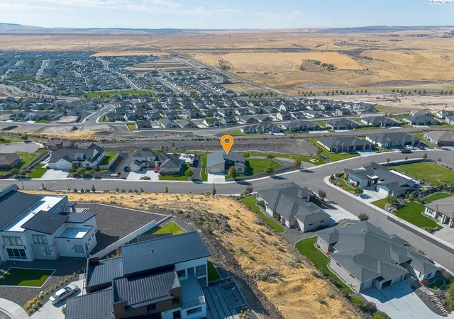 Photo 4 of Single family home for sale at 7095 W 23rd Avenue, Kennewick, WA 99338 | MLS# PAC296550 | Listing updated on 2026-10-16