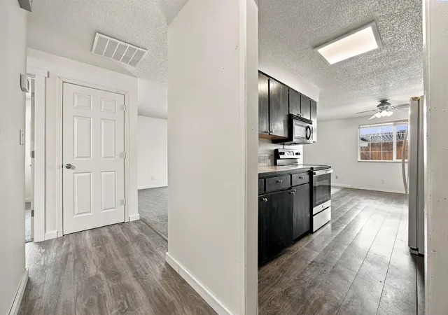 Photo 2 of Sale Pending at 316 S Neel St, Kennewick, WA 99336 | MLS# PAC296582 | Listing updated on 2026-10-21