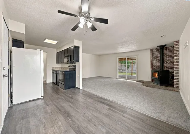 Photo 3 of Sale Pending at 316 S Neel St, Kennewick, WA 99336 | MLS# PAC296582 | Listing updated on 2026-10-21