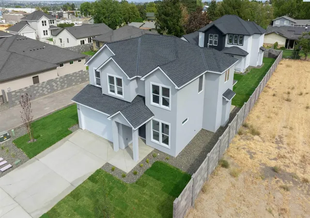 Photo 1 of Single family home for sale at 1054 N Grant Pl, Kennewick, WA 99336 | MLS# PAC296589 | Listing updated on 2026-10-20