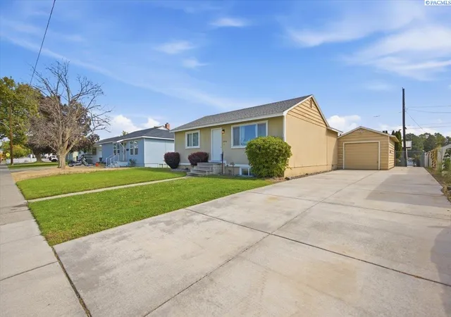 Photo 2 of Single family home for sale at 2006 Everest Ave, Richland, WA 99354 | MLS# PAC296600 | Listing updated on 2026-10-20