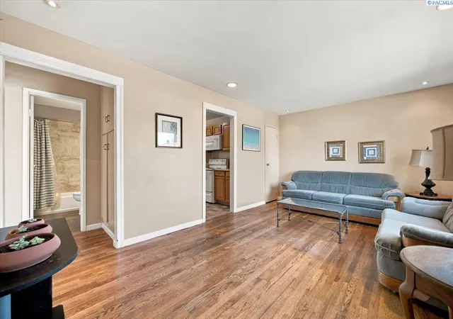 Photo 3 of Single family home for sale at 2006 Everest Ave, Richland, WA 99354 | MLS# PAC296600 | Listing updated on 2026-10-20