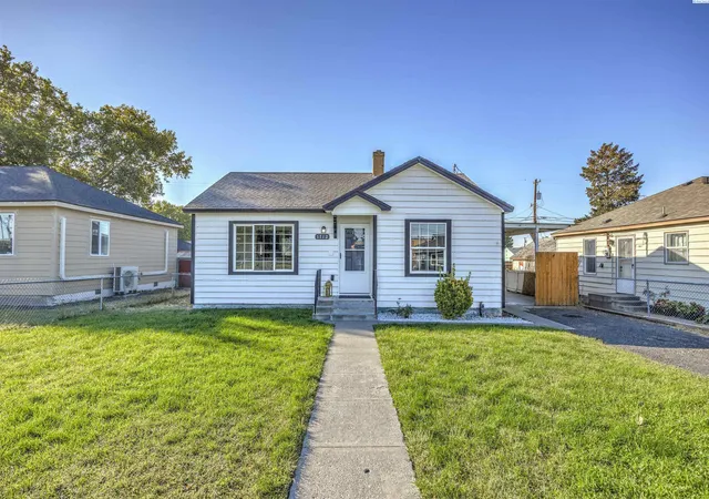 Photo 1 of Sale Pending at 1712 W Irving St, Pasco, WA 99301 | MLS# PAC296647 | Listing updated on 2026-10-21