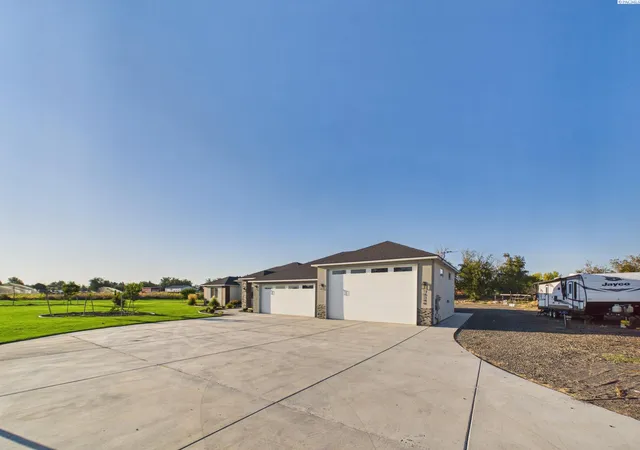 Photo 1 of Single family home for sale at 16314 S Gertrude St, Kennewick, WA 99337 | MLS# PAC296649 | Listing updated on 2026-10-22