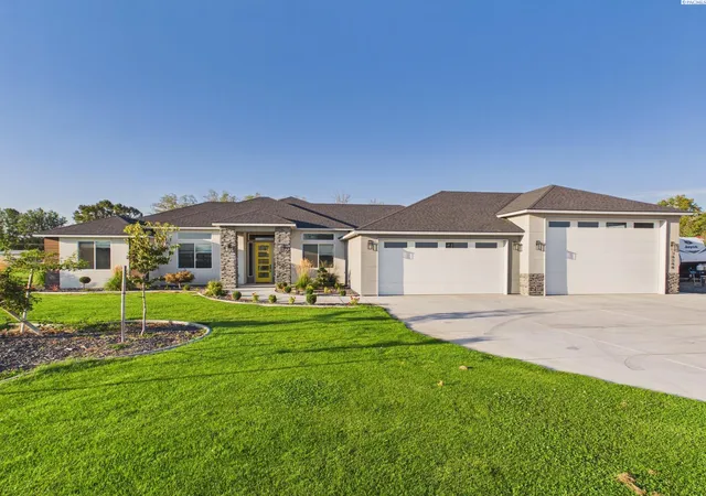 Photo 3 of Single family home for sale at 16314 S Gertrude St, Kennewick, WA 99337 | MLS# PAC296649 | Listing updated on 2026-10-22