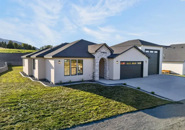 Photo 4 of Single family home for sale at 6600 E 2nd Street, Benton City, WA 99320 | MLS# PAC296657 | Listing updated on 2026-10-15