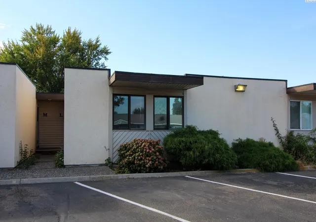 Photo 1 of Sale Pending at 420 S Quincy St, Kennewick, WA 99336 | MLS# PAC296689 | Listing updated on 2026-10-21
