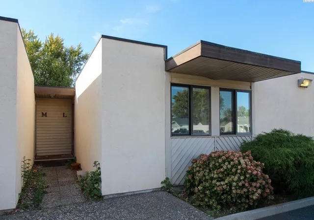 Photo 2 of Sale Pending at 420 S Quincy St, Kennewick, WA 99336 | MLS# PAC296689 | Listing updated on 2026-10-21